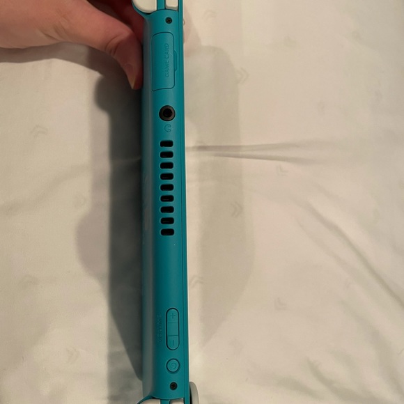 Nintendo Switch Lite w/Case + Animal Crossing New Horizons - Picture 11 of 15